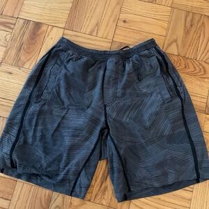 MEN’S LULULEMON Black White Shorts - Size M